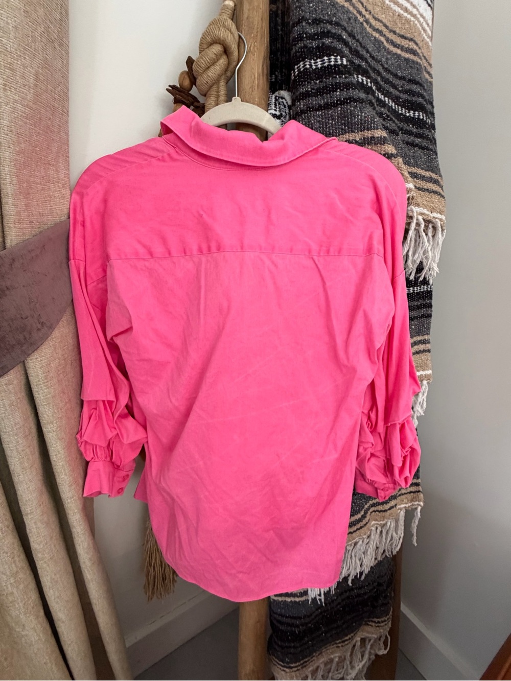 Alice + Olivia Hot Pink Ruffle Sleeve Button-Down Blouse Size S/P - Picture 4 of 5